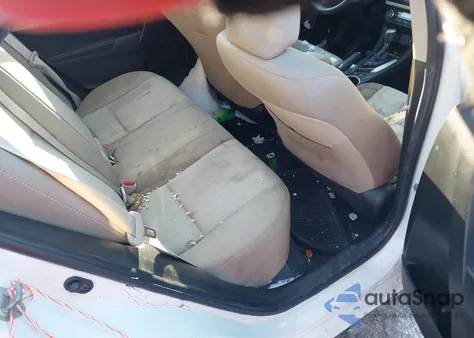 2016 Toyota Corolla Le z USA, uszkodzony, nr VIN 2T1BURHE4GC738580